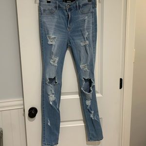 28 Hollister light washed ripped jeans